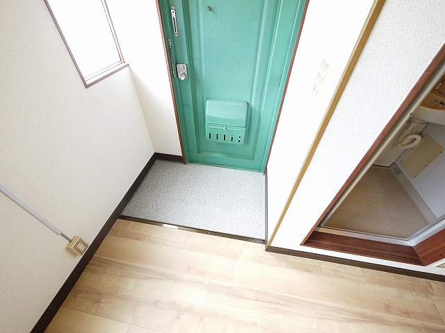 ハイツヨネダの玄関|落ち着いた玄関です