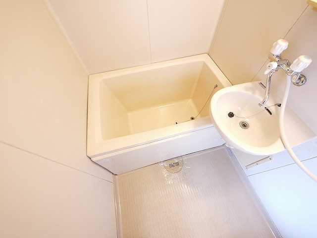 ハイツヨネダの浴室|日々の暮らしに欠かせないお風呂です