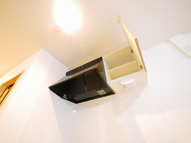 Gradito　富雄駅前の収納|コンロ上部の収納