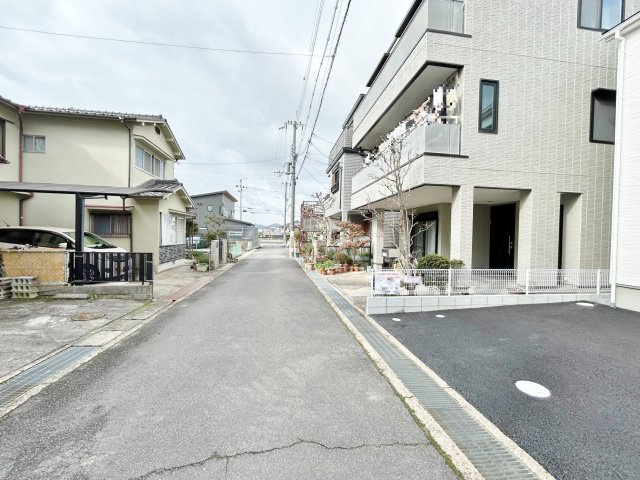 ◆限定１区画◆閑静な住宅地◆ＬＤＫ２０帖◆収納充実◆クレイドルガーデン亀岡市篠町馬堀第１の前面道路含む現地写真|前道