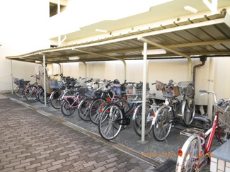 【その他共用部分】 | 建物内に、屋根付き駐輪場有り