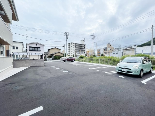 モンプリミエ ルラシオン Ⅲの駐車場
