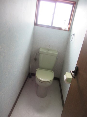 津山市吹屋町　中古住宅　5LDKのトイレ