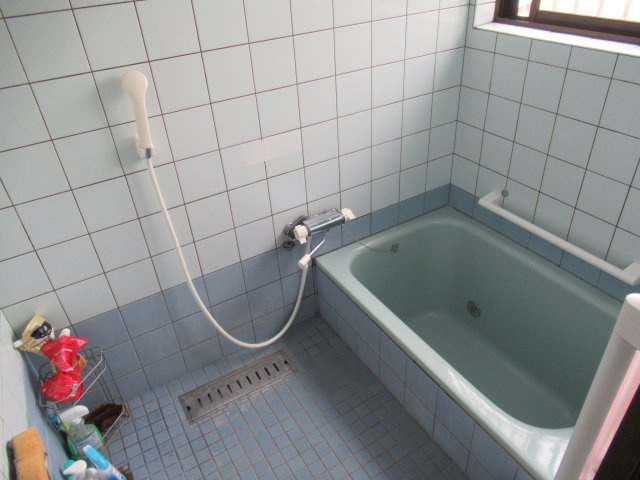 津山市吹屋町　中古住宅　5LDKの浴室