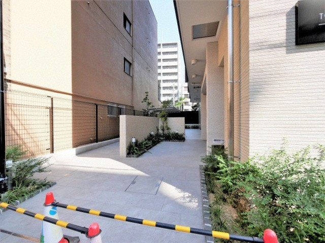 ラヴィータ難波元町のエントランス