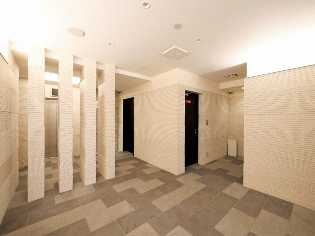 ラヴィータ難波元町のロビー