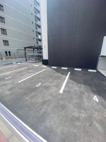 ＴＨＥ　ＰＡＬＭＳ千葉中央の駐車場