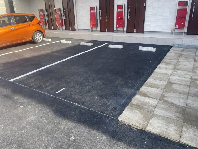 アイメゾンライブの駐車場