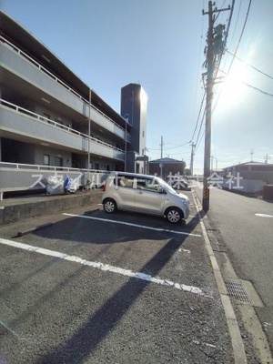 【駐車場】 | グラン・ドゥムール | 駐車場があるので、車を買う予定の方も安心です