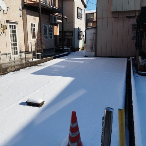 見附市新町1丁目中古住宅の前面道路含む現地写真