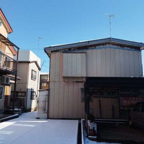 見附市新町1丁目中古住宅の前面道路含む現地写真