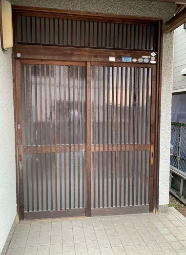 大津市富士見台の事務所の玄関