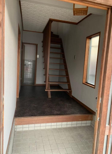 大津市富士見台の事務所の玄関