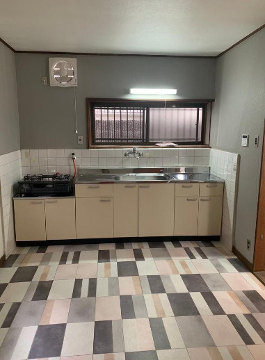 大津市富士見台の事務所のキッチン