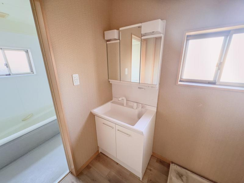 津田東町1丁目　中古一戸建ての独立洗面台