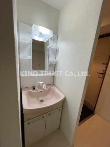 オリエンタル西天満の洗面所|ゆったりとスペースのある洗面所