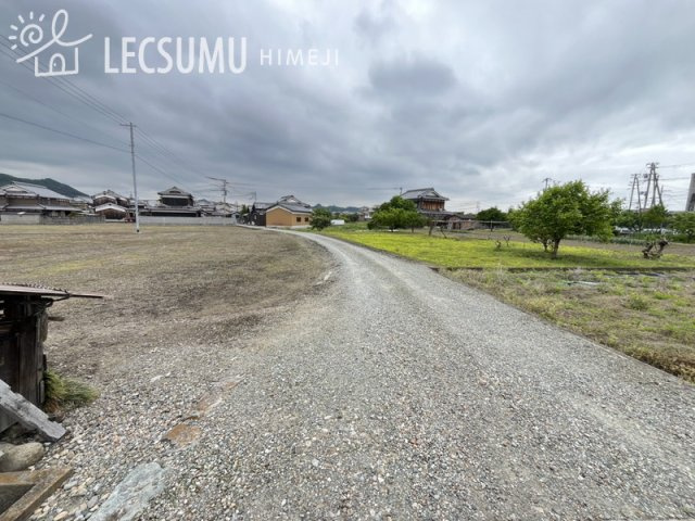 姫路市花田町小川／売土地の前面道路含む現地写真
