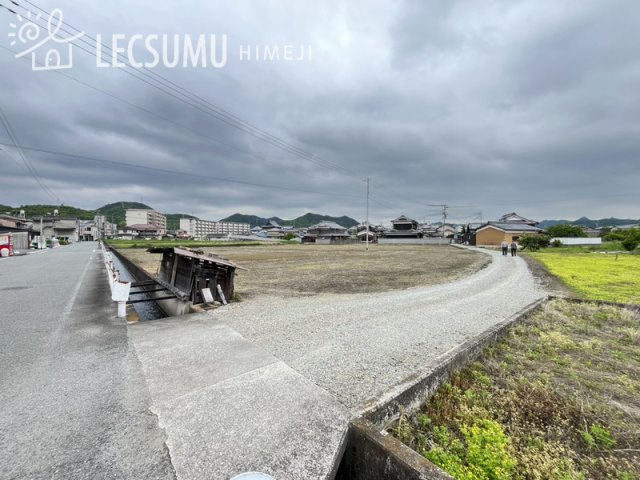 姫路市花田町小川／売土地の前面道路含む現地写真