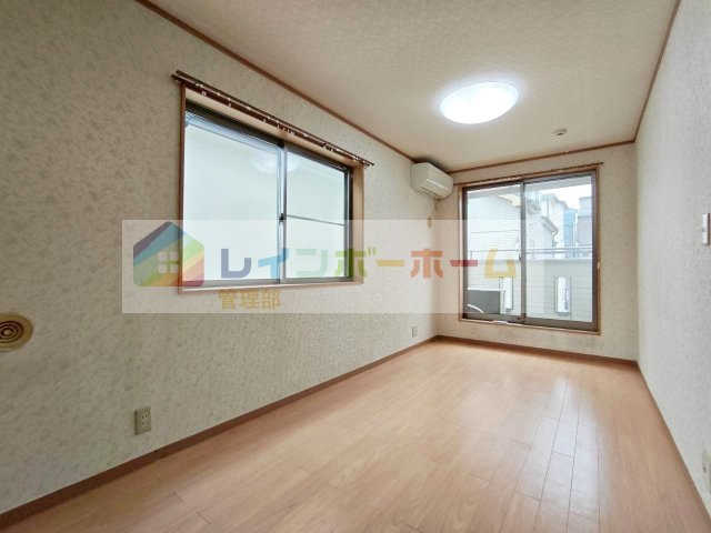 西鶴ケ岡2丁目貸家の居間・リビング|2025.10.20撮影