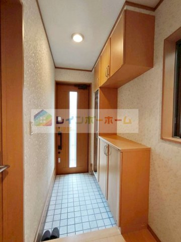 西鶴ケ岡2丁目貸家の玄関|2025.10.20撮影