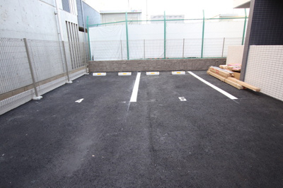 敷地内駐車場あります。（有料・要空き確認）