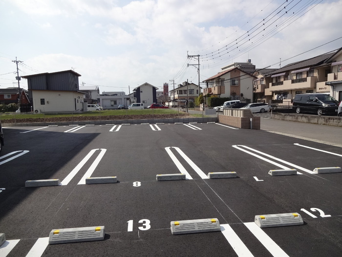 ハピネス江越の駐車場