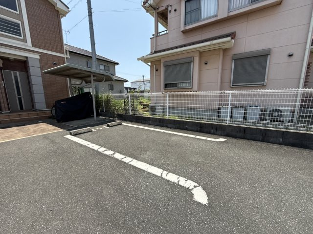 アルジェントの駐車場