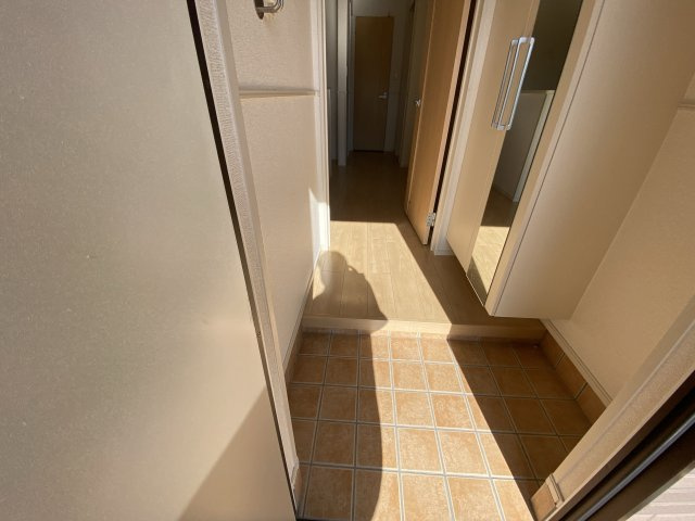 ウエストガーデンⅤの玄関