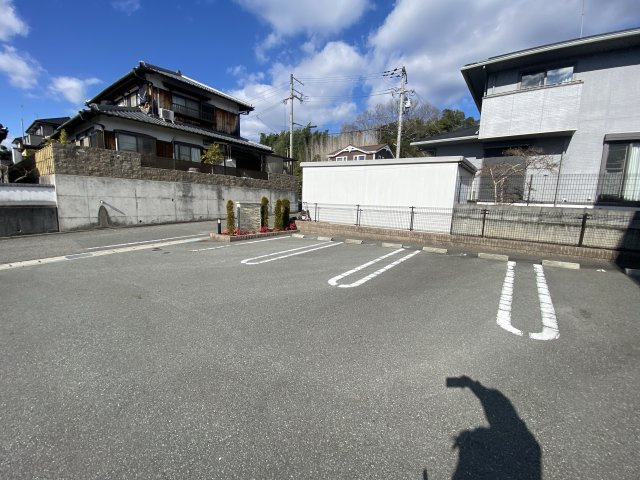 ウエストガーデンⅤの駐車場