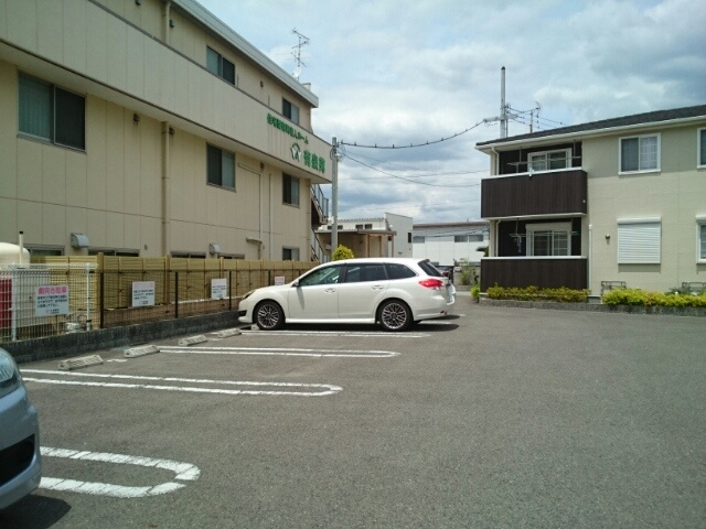 オリーブⅡの駐車場