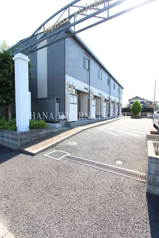 レオパレスヴィラージュのエントランス