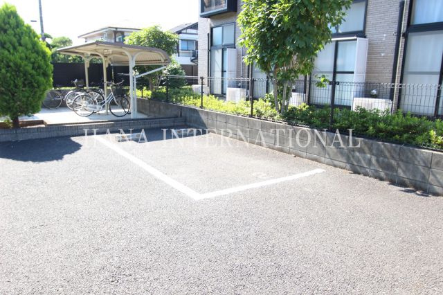 レオパレスヴィラージュの駐車場