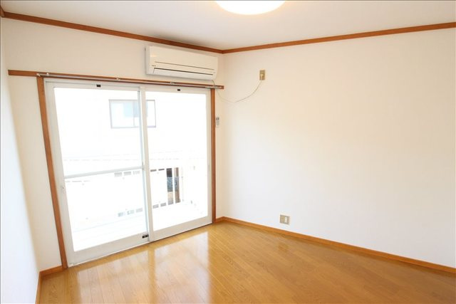 アーバン帯山の居間・リビング|フローリングに張り替え済