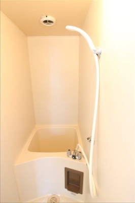 【浴室】 | アーバン帯山 | シャワー付きです。