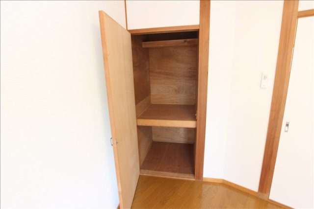 アーバン帯山の収納|2段の収納付きです。