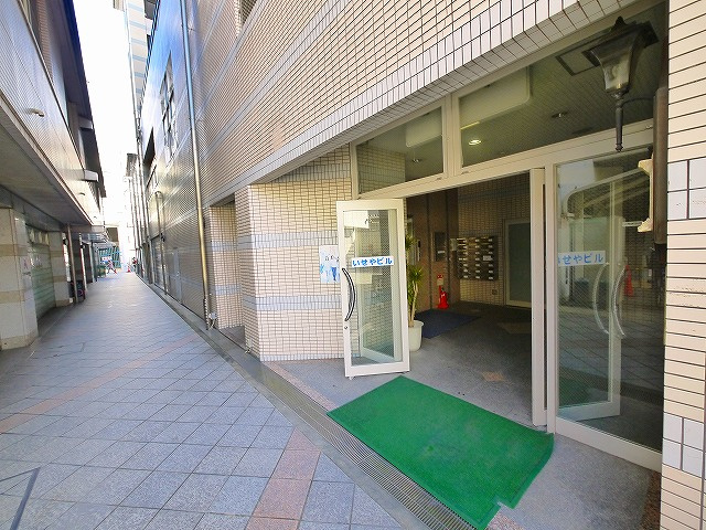 ISEYA BUILDINGのエントランス