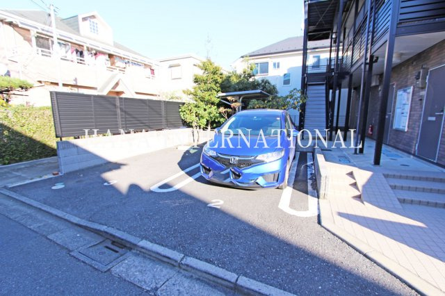 レオネクストファルコン２１の駐車場