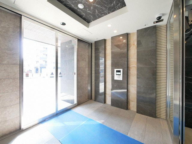 エスリード弁天町グランツのエントランス