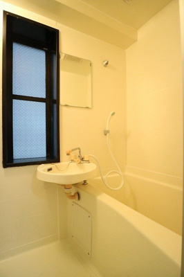 【浴室】 | ダイナコート平尾山荘通り | 別号室の写真になります。現況優先。