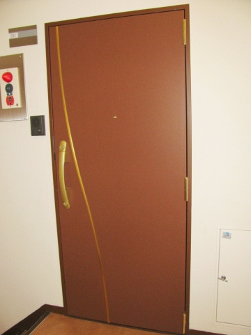 SRビルの玄関|※写真は同タイプの別室になります