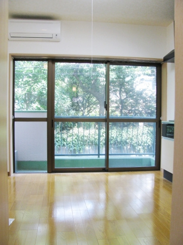 SRビルの居間・リビング|※写真は同タイプの別室になります