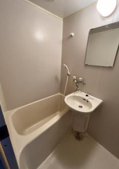 【浴室】 | パインフィールド | ※同タイプの写真となり、実際のお部屋とは異なる場合があります。