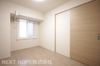 【洋室】 | ジオ武庫川 | 玄関横の洋室6帖です♪ぜひ一度素敵な室内を現地でご確認ください！お気軽にネクストホープ不動産販売までお問い合わせを！！