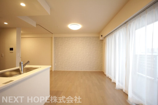 【居間・リビング】 | ジオ武庫川 | LDKは南向きうバルコニーに面した明るく開放的な室内です♪ぜひ一度現地をご覧ください(^^)お気軽にネクストホープ不動産販売までお問い合わせを！！