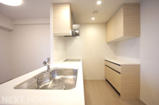 【キッチン】 | ジオ武庫川 | キッチン後方にはカップボードが設けられております♪たくさんの食器や調理家電もスッキリ収納できます！！