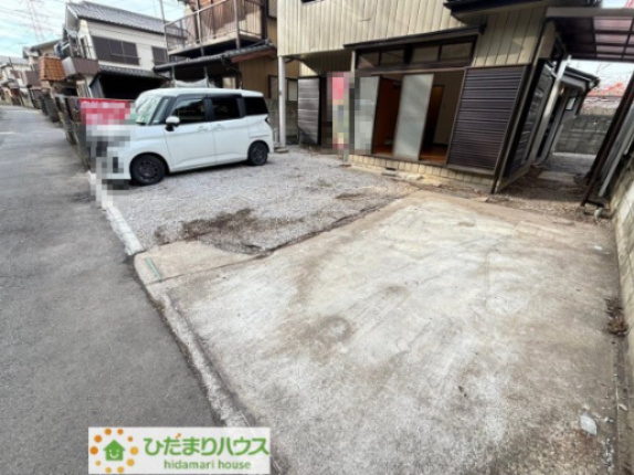 桶川市舎人新田　中古一戸建ての駐車場