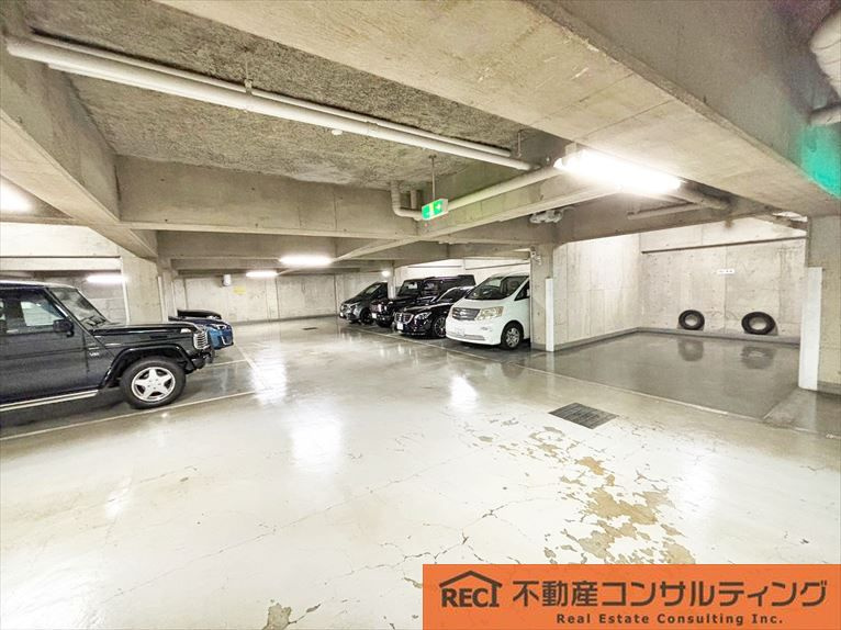 御影山手アーバンライフの駐車場