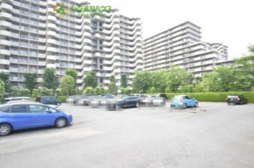 サンマンション北本2号館の駐車場