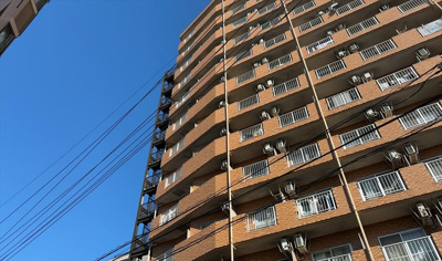 【展望】 | ファーストクラス本厚木 | 眺望の良さを楽しめるダイニングキッチンで家族団らんの時間を過ごしてはいかがでしょうか。バルコニーから見える景色を家族で眺める時間は、時間が経つのを忘れてしまいそうですね。是非、現地を見に行きましょう！