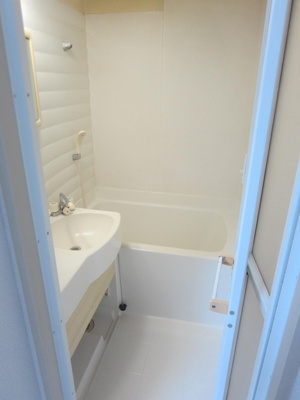 【浴室】 | ルネスロワール博多駅南 | 別号室の写真になります。現況優先。